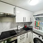 Queensborough Apartment, Central London